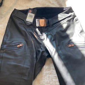 Under armor Lindsey vonn ski pants size 4